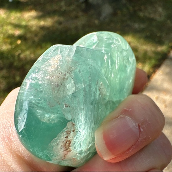 Genuine 574.00 Cts Green Fluorite Heart - Picture 11 of 16